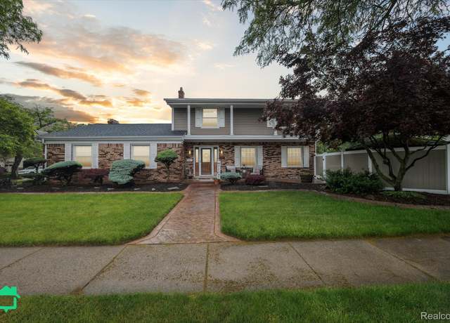 Property at 13908 Village Ln, Riverview, MI 48193, 4 beds, 3.5 baths
