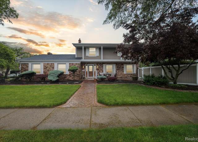Property at 13908 Village Ln, Riverview, MI 48193, 4 beds, 3.5 baths