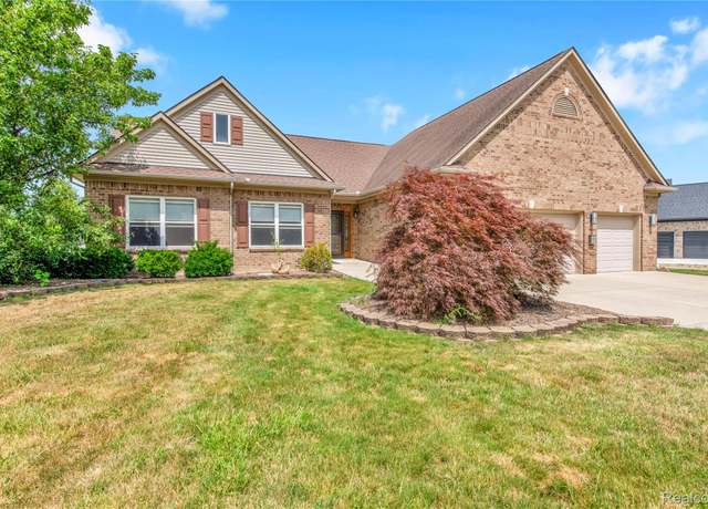 Property at 27214 Celtic Dr, Flat Rock, MI 48134, 3 beds, 2.5 baths