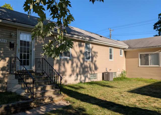 Property at 1204 E Pearl Ave, Hazel Park, MI 48030, 3 beds, 2 baths