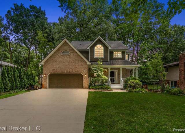 Property at 2475 Horace St, West Bloomfield Charter Township, MI 48324, 4 beds, 2.5 baths