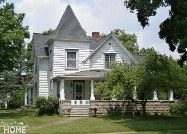 Property at 203 E King St, Owosso, MI 48867, 4 beds, 2 baths