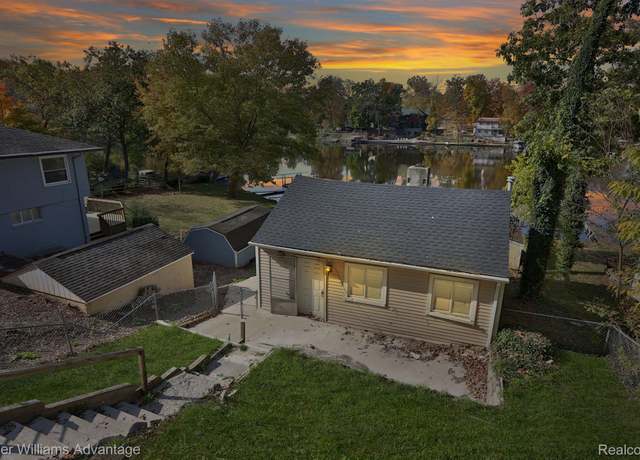 Property at 11646 Weiman Dr, Pinckney, MI 48169, 2 beds, 1 bath