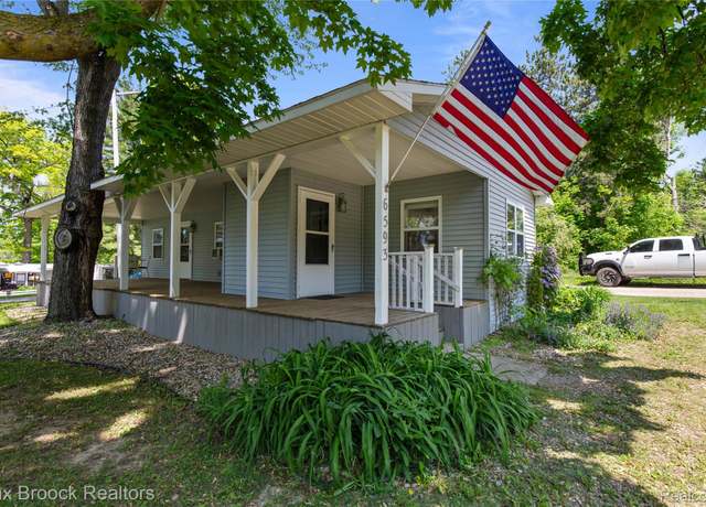 Property at 6593 Sherman Dr, Otter Lake, MI 48464, 2 beds, 1 bath