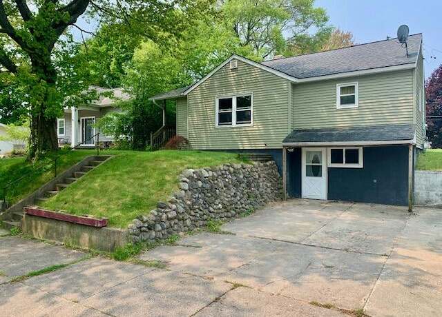 Property at 709 St. Paul St, Ludington, MI 49431, 4 beds, 1.5 baths