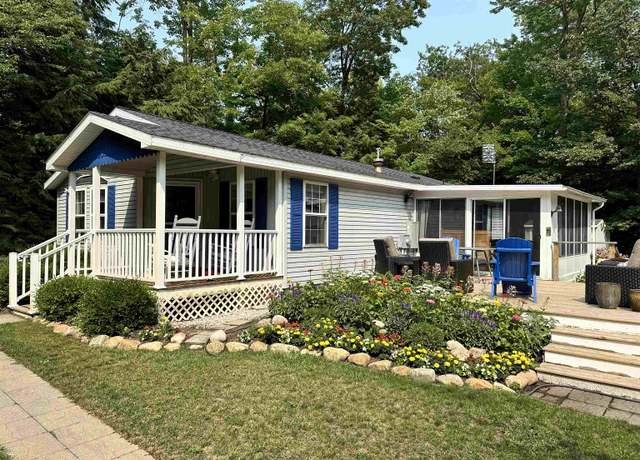Property at 13372 N Knollwood Dr, Northport, MI 49670, 2 beds, 2 baths