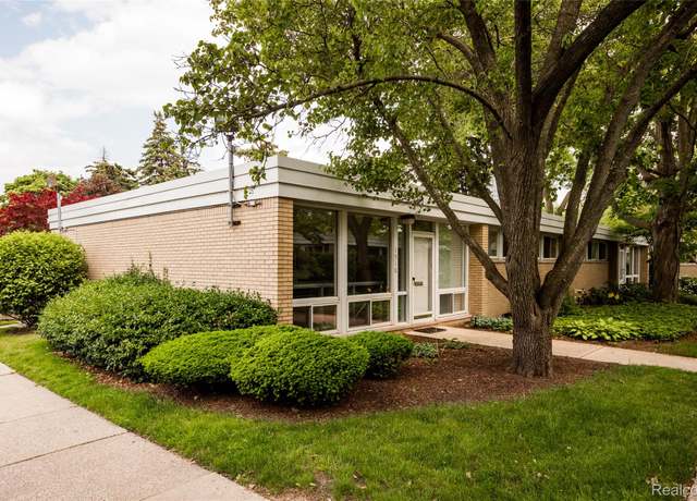 Property at 1510 Chateaufort Pl, Detroit, MI 48207, 3 beds, 2.5 baths