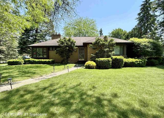 Property at 1486 Lathrup Ave, Saginaw, MI 48638, 3 beds, 2.5 baths