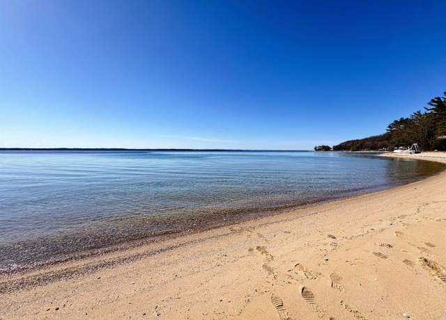 Property at 11648 Willow Pt, Traverse City, MI 49686