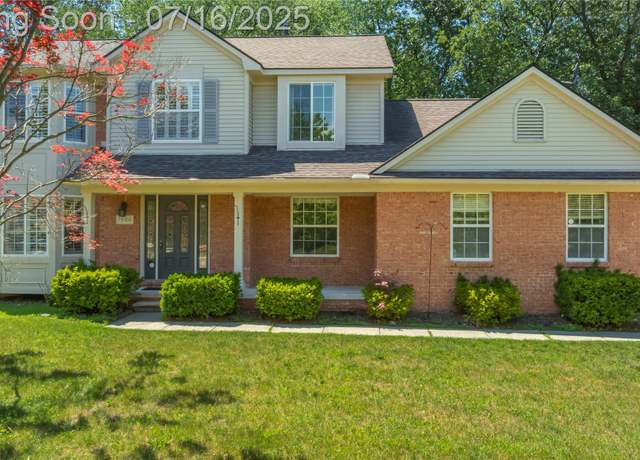 Property at 1844 Heron View Dr, West Bloomfield, MI 48324, 4 beds, 2.5 baths