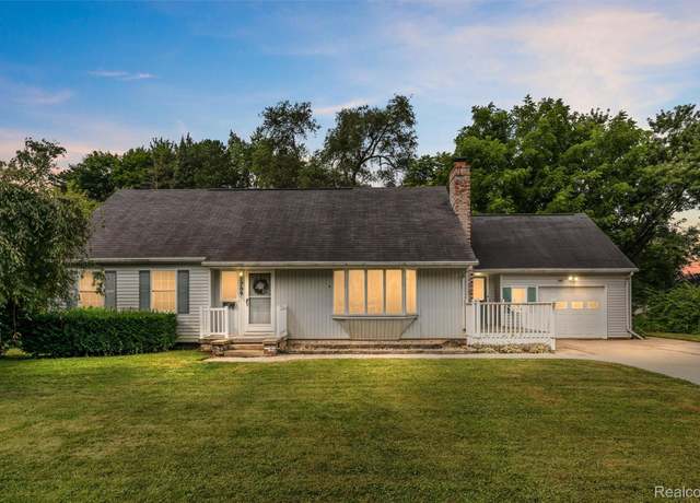 Property at 709 Baywood Ln, Davison, MI 48423, 4 beds, 2.5 baths