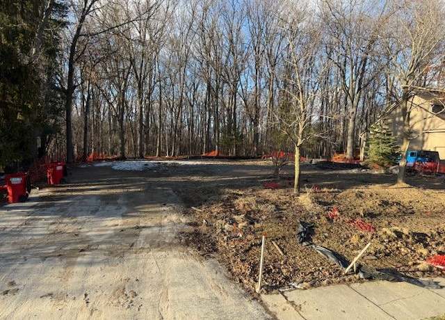 Property at 6586 Torybrooke Cir, West Bloomfield, MI 48323, 4 beds, 2.5 baths