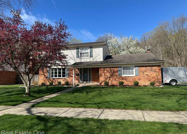 Property at 15743 Hix St, Livonia, MI 48154, 4 beds, 2.5 baths