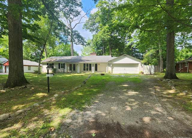 Property at 23760 Oak Glen Dr, Southfield, MI 48033, 3 beds, 3 baths