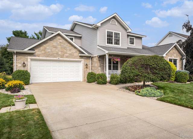 Property at 386 Stroebel Dr, Frankenmuth, MI 48734, 4 beds, 3.5 baths