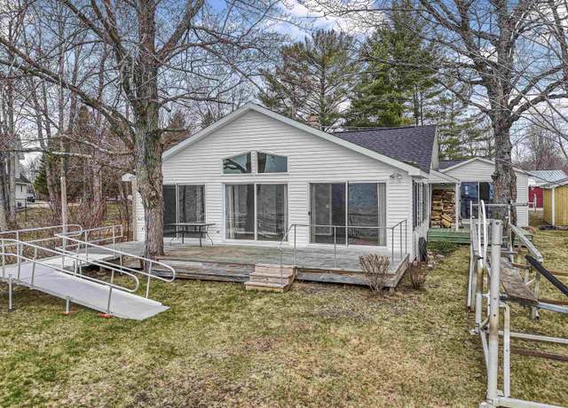 Property at 3603 W Lake Mitchell Dr, Cadillac, MI 49601, 3 beds, 2 baths