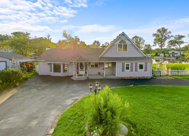 Property at 4287 Lake Grove Dr, White Lake, MI 48383, 3 beds, 1.5 baths