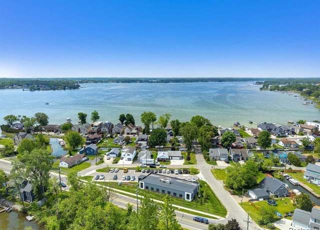 Property at 1466 Rossdale Dr, Waterford, MI 48328, 2 beds, 2 baths