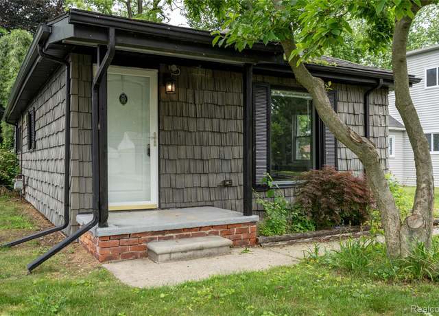 Property at 22051 Seminole St, Southfield, MI 48033, 3 beds, 1 bath