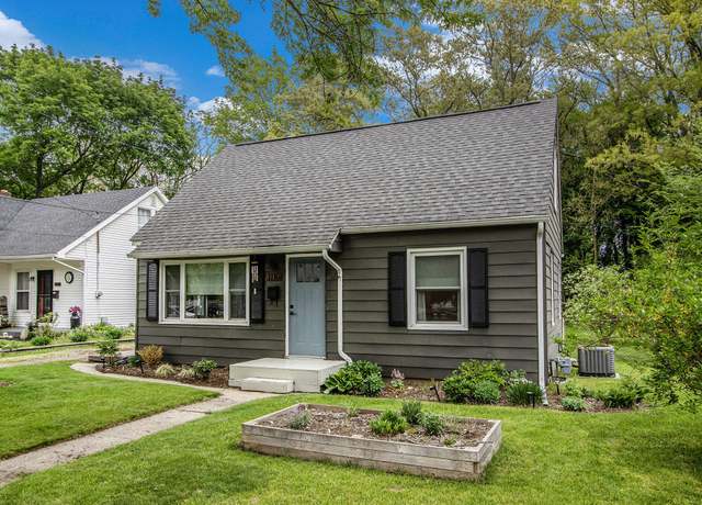 Property at 1110 Warren Pl, Kalamazoo, MI 49006, 3 beds, 1.5 baths