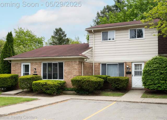 Property at 1357 Laurel Valley Dr, Waterford, MI 48327, 2 beds, 1.5 baths