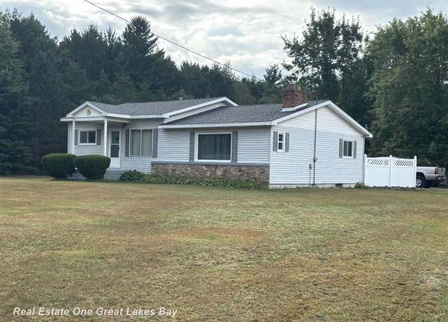 Property at 2750 E Deckerville Rd, Ellington Township, MI 48723, 3 beds, 1 bath