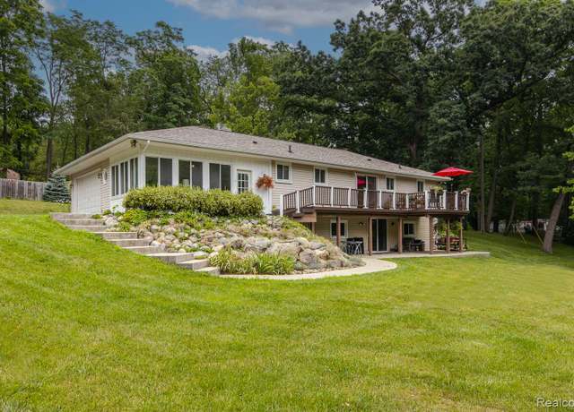 Property at 5074 Perryville Rd, Holly, MI 48442, 4 beds, 2 baths