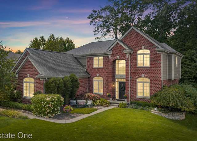 Property at 5778 Strawberry Cir, Commerce Charter Township, MI 48382, 4 beds, 3.5 baths
