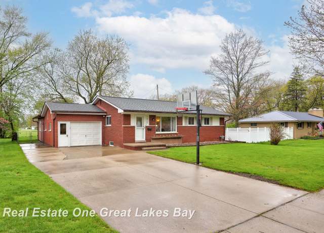 Property at 1416 Airfield Ln, Midland, MI 48642, 4 beds, 2 baths