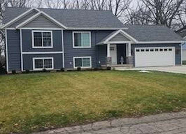 Property at 1460 Benning Ave NW, Grand Rapids, MI 49504, 4 beds, 3 baths