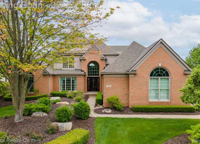 Property at 3900 South Creek Dr, Rochester, MI 48306, 3 beds, 2.5 baths