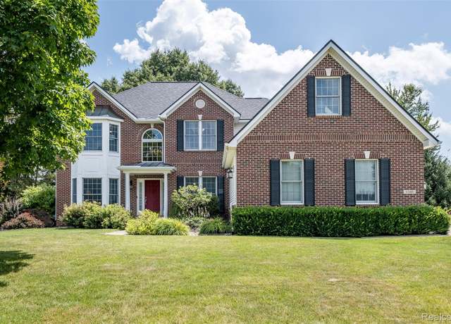Property at 1340 Baywood Cir, Brighton, MI 48116, 4 beds, 2.5 baths
