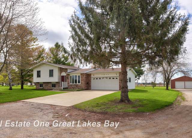 Property at 10655 Tittabawassee Rd, Freeland, MI 48623, 3 beds, 1.5 baths