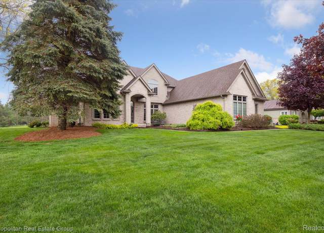 Property at 921 Gleneagles, Highland, MI 48357, 4 beds, 3.5 baths