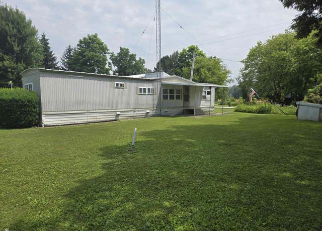 Property at 8009 Arendt Rd, Yale, MI 48097, 2 beds, 1 bath