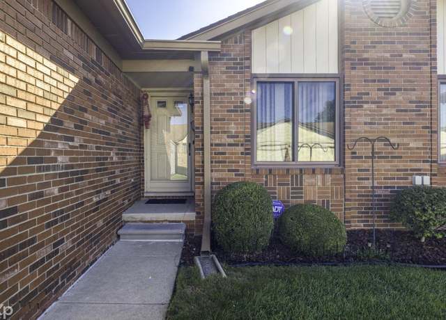 Property at 48492 Marwood Dr, Chesterfield Township, MI 48051, 2 beds, 3 baths