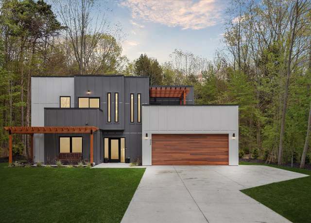 Property at 455 N Lakeshore Dr, Holland, MI 49424, 4 beds, 3 baths