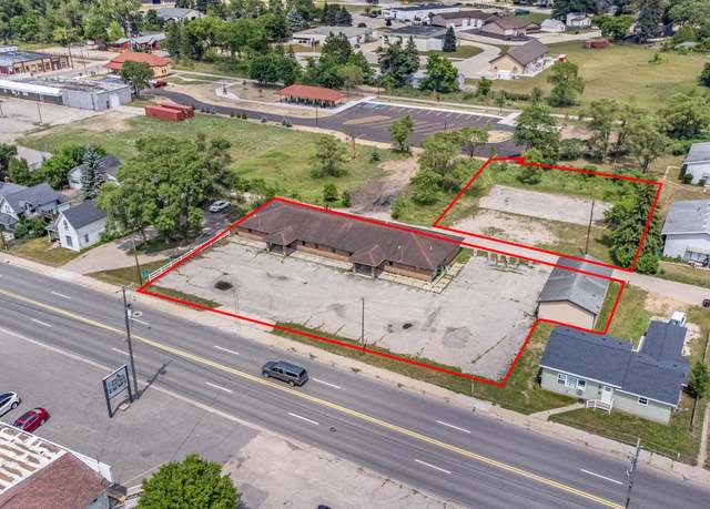 Property at 203 S 3rd Ave, Big Rapids, MI 49307, 12 beds, 6 baths
