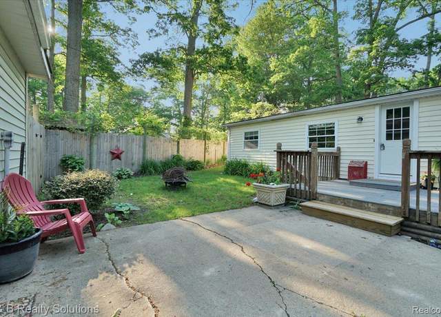 Property at 250 Indian Trl, Columbiaville, MI 48421, 3 beds, 2 baths