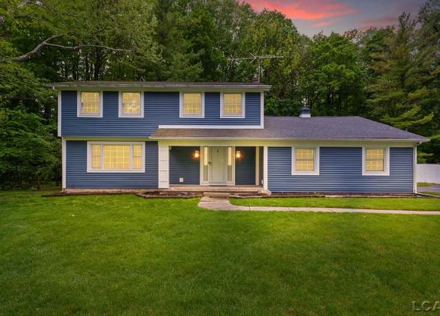 Property at 1706 Southgate Ct, Adrian, MI 49221, 4 beds, 3 baths