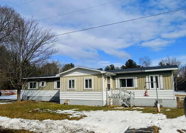 Property at 989 E Parkway Dr, Tawas City, MI 48763, 2 beds, 1 bath