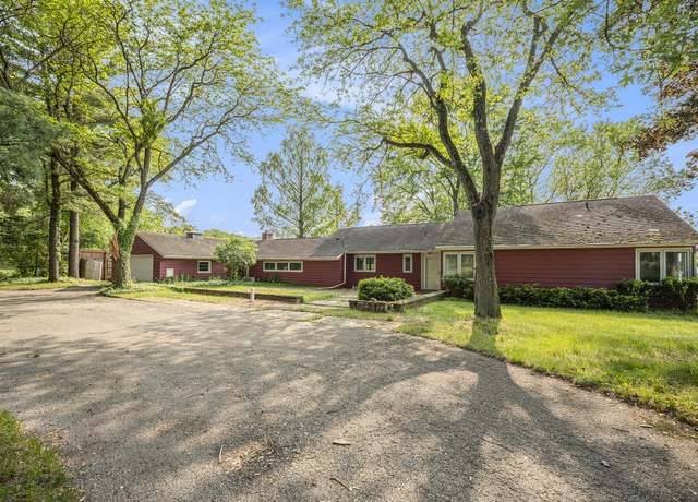 Property at 51718 33rd St, Paw Paw, MI 49079, 3 beds, 2.5 baths