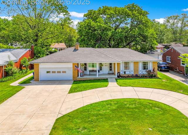 Property at 17445 W Outer Dr, Dearborn Heights, MI 48127, 3 beds, 2.5 baths