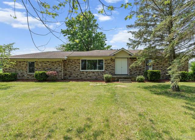 Property at 10894 Henderson Rd, Corunna, MI 48817, 3 beds, 2.5 baths