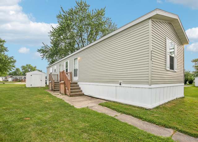 Property at 4726 Harrow Ct, Sterling Heights, MI 48310, 3 beds, 2 baths