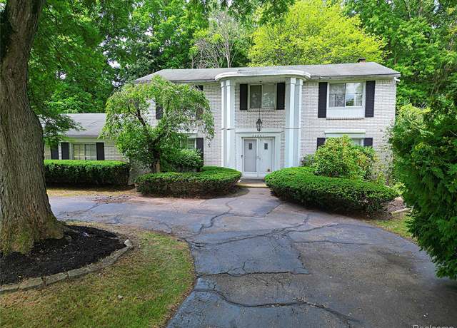 Property at 30851 Woodstream Dr, Farmington Hills, MI 48334, 4 beds, 2.5 baths