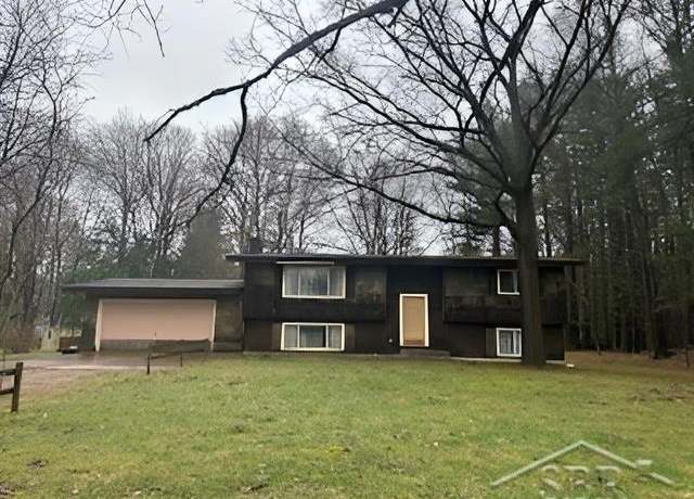 Property at 5388 E M-115 Hwy, Cadillac, MI 49601, 4 beds, 2 baths