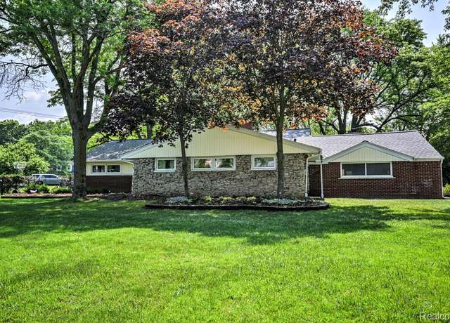 Property at 23880 Glencreek Dr, Farmington Hills, MI 48336, 3 beds, 2.5 baths