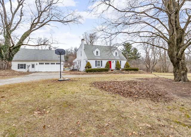 Property at 1060 E Kimmel Rd, Jackson, MI 49201, 3 beds, 2.5 baths