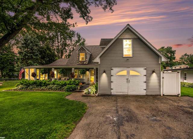 Property at 27620 Riviera St, Harrison Township, MI 48045, 3 beds, 2 baths